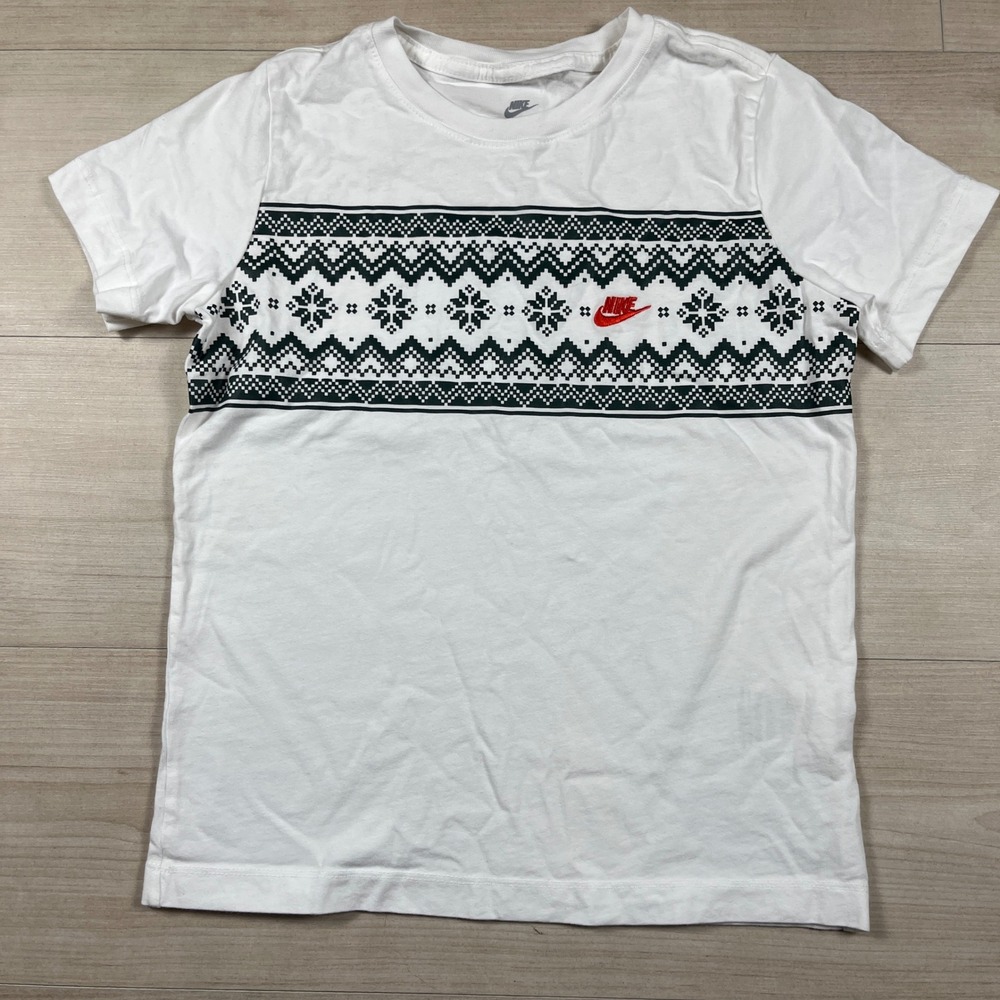 Nike Boys White Fair Isle Snowflake Graphic T-Shirt Medium Red Logo Short Sleeve